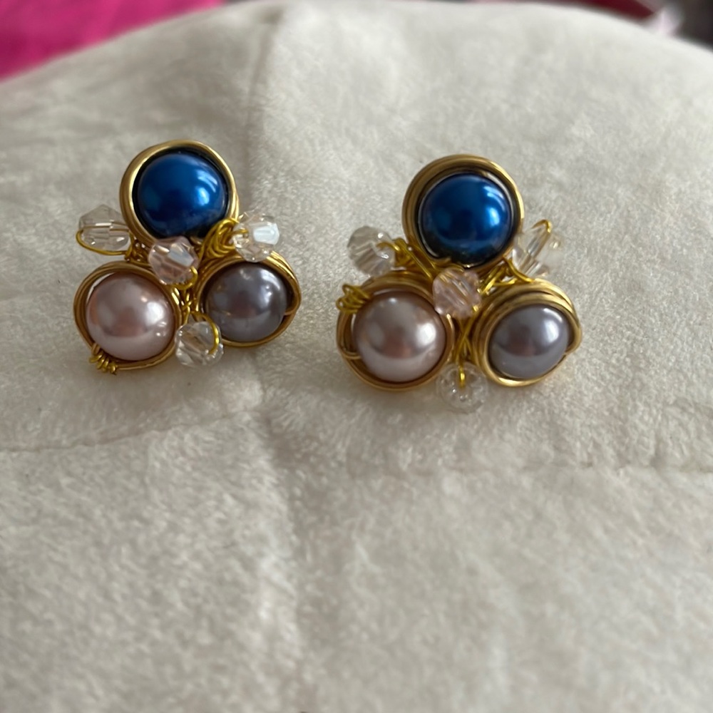 Golden colorful pearl earrings